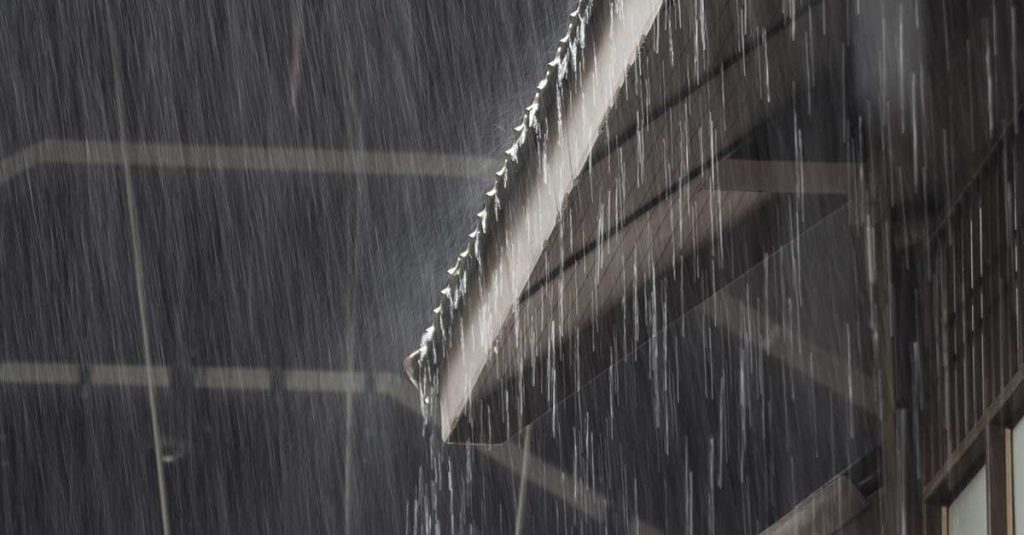 Regn på hustak