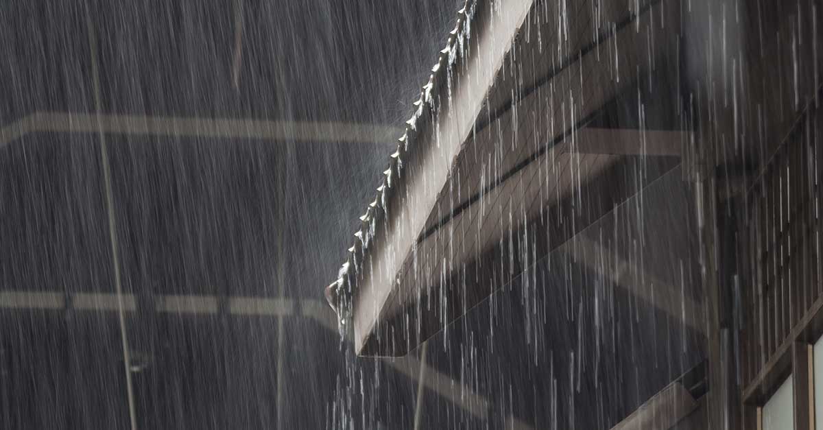 Regn på hustak